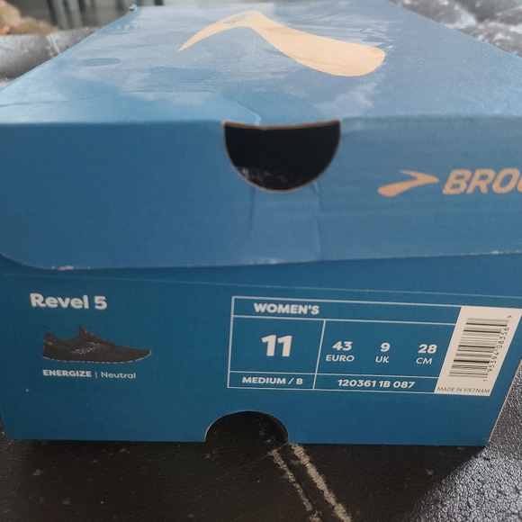 Brooks Revel - Picture 5 of 5